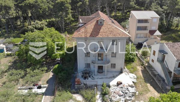 Zlarin, rummeligt hus med lejligheder under renovering, 1200 m²
