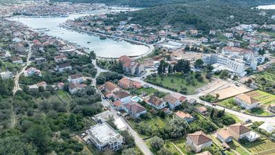 Otok Korčula, Vela Luka, građevinsko zemljište u centru mjesta