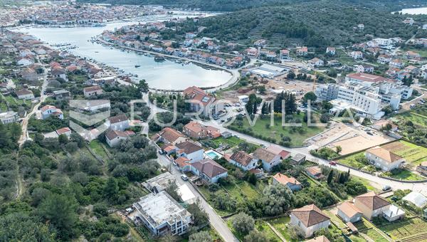 Otok Korčula, Vela Luka, građevinsko zemljište u centru mjesta