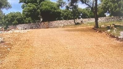 Pag, Lun, terreno edificável de 672 m2 com vista para o mar