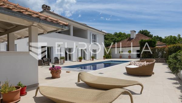 Crikvenica, Barci, İki Villalı, Ticari Alanlı ve Havuzlu Lüks Malikhane