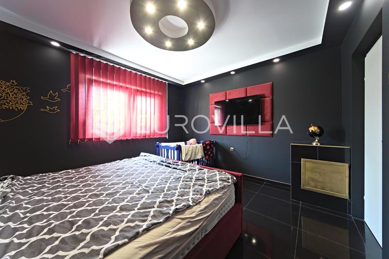 Osijek, Donji Grad, apartamento de quatro quartos completamente renovado com pátio - 9