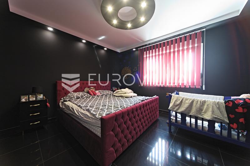 Osijek, Donji Grad, apartamento de quatro quartos completamente renovado com pátio - 8