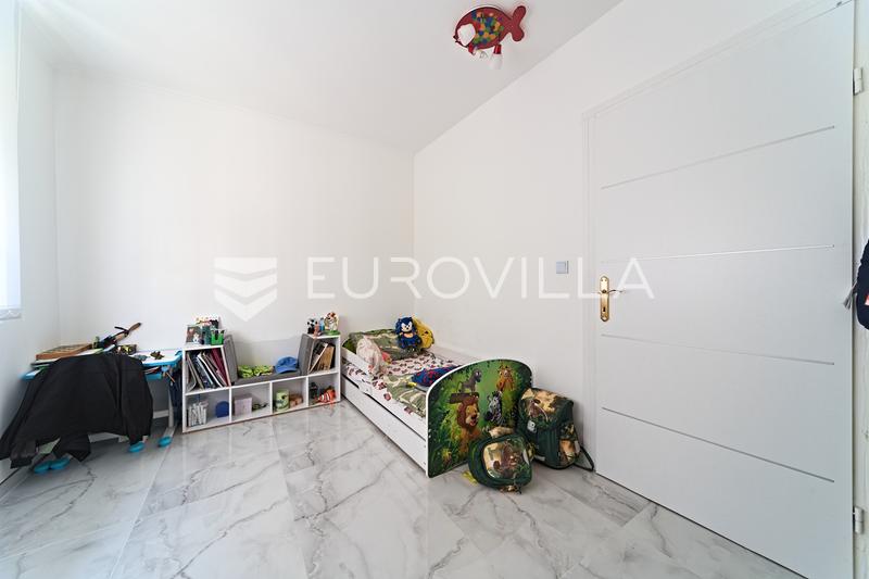 Osijek, Donji Grad, apartamento de quatro quartos completamente renovado com pátio - 14