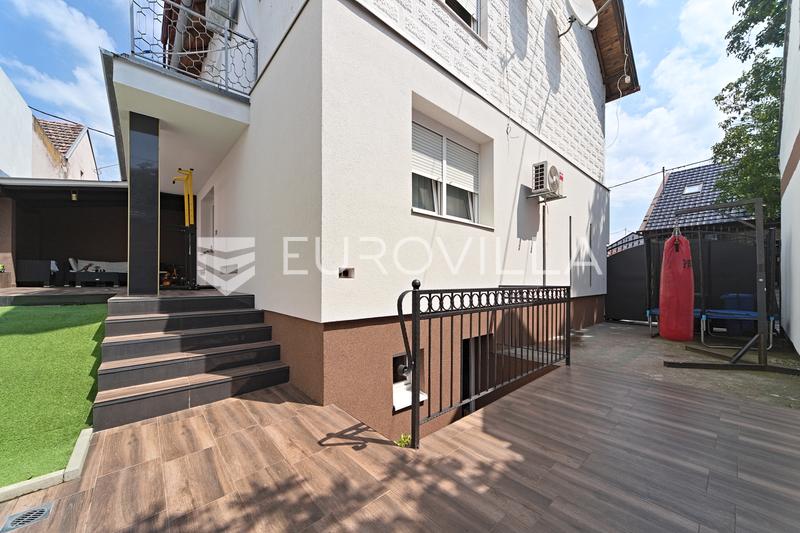 Osijek, Donji Grad, apartamento de quatro quartos completamente renovado com pátio - 16
