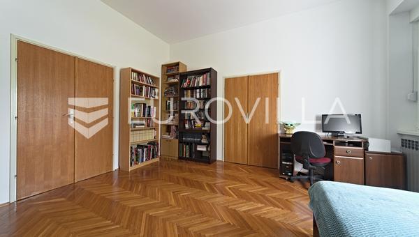 Osijek, Donji grad, třípokojový byt / komerční prostor, 105 m², blízko nemocnice