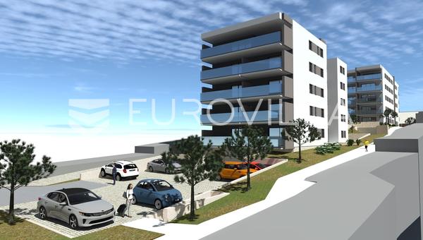 Trogir, Seget komforan stan 95,70 m² na 3. katu novogradnje s garažom i liftom