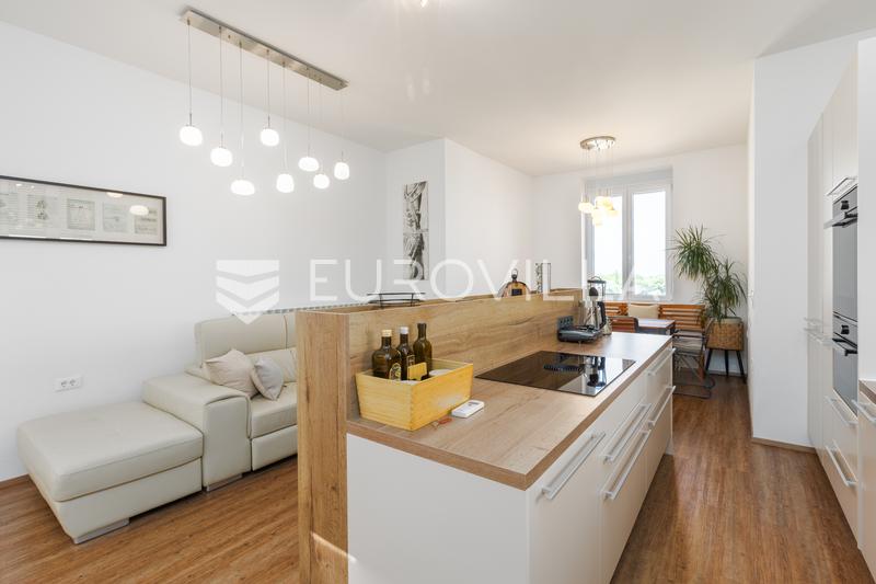 Istria, Pula, apartamento completamente renovado en una villa austrohúngara, a 100 m de la playa. - 5