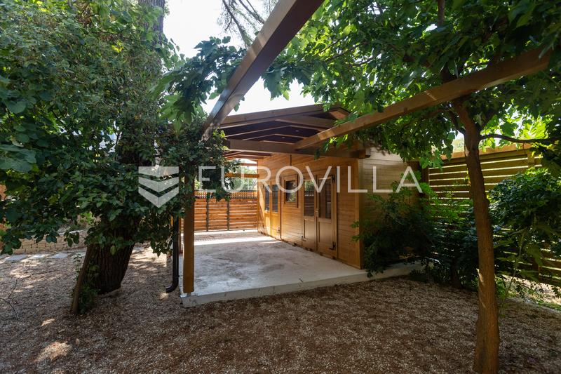 Istria, Pula, apartamento completamente renovado en una villa austrohúngara, a 100 m de la playa. - 38