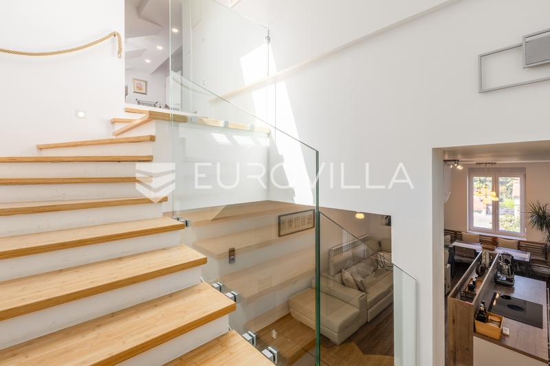 Istria, Pula, apartamento completamente renovado en una villa austrohúngara, a 100 m de la playa. - 8