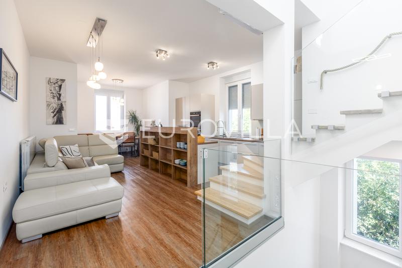 Istria, Pula, apartamento completamente renovado en una villa austrohúngara, a 100 m de la playa. - 1