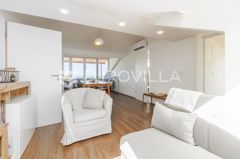 Istria, Pula, apartamento completamente renovado en una villa austrohúngara, a 100 m de la playa. - 16