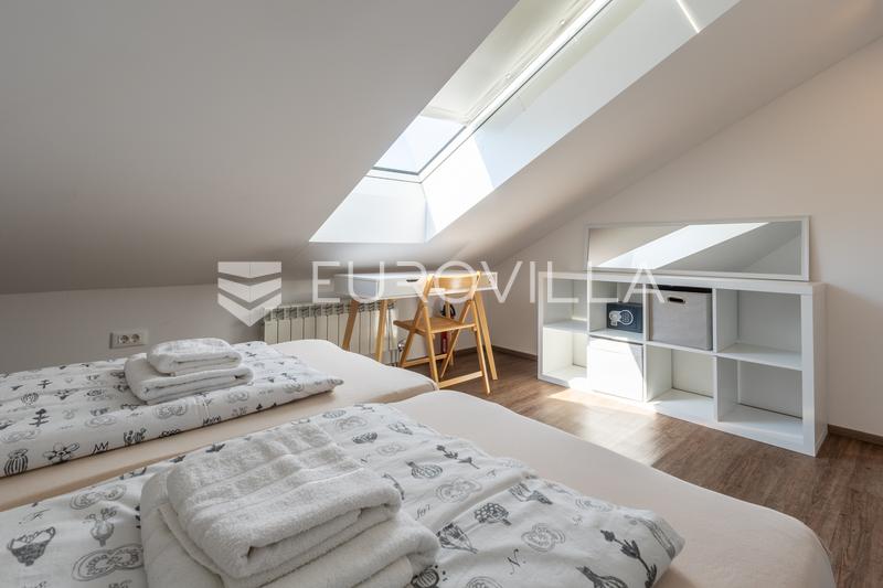 Istria, Pula, apartamento completamente renovado en una villa austrohúngara, a 100 m de la playa. - 19