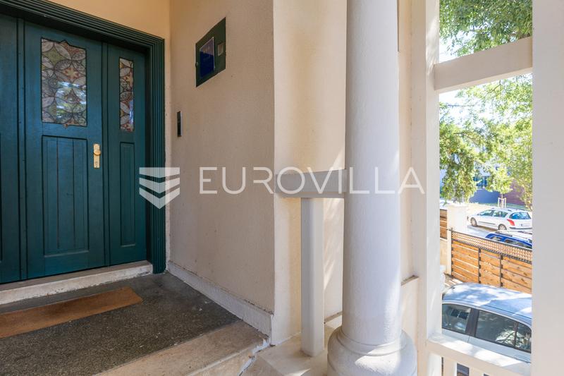 Istria, Pula, apartamento completamente renovado en una villa austrohúngara, a 100 m de la playa. - 35