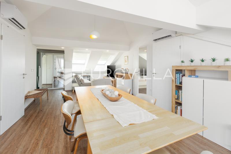 Istria, Pula, apartamento completamente renovado en una villa austrohúngara, a 100 m de la playa. - 22