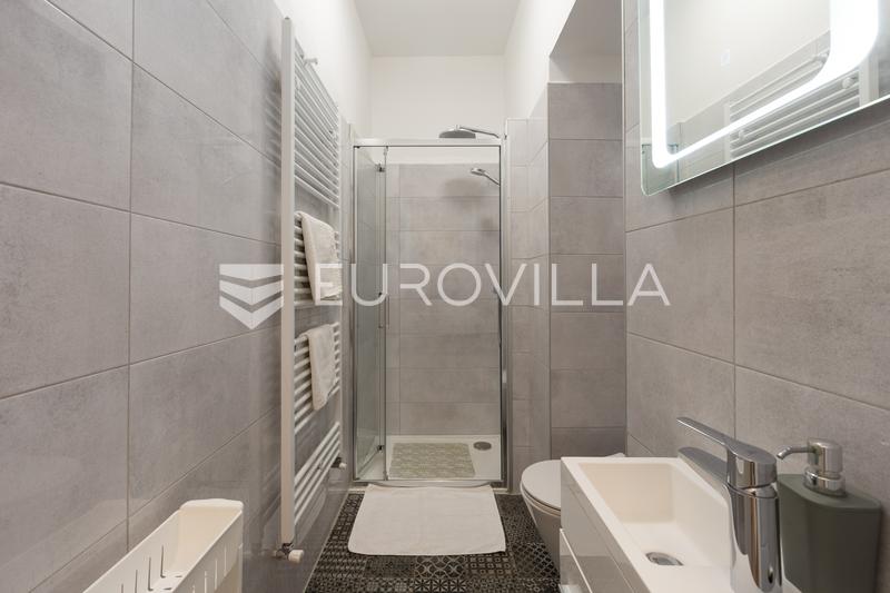Istria, Pula, apartamento completamente renovado en una villa austrohúngara, a 100 m de la playa. - 9