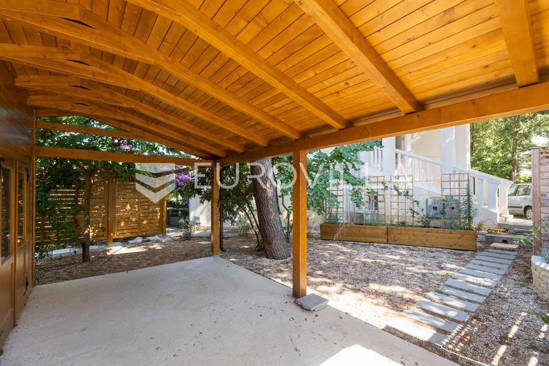 Istria, Pula, apartamento completamente renovado en una villa austrohúngara, a 100 m de la playa. - 37