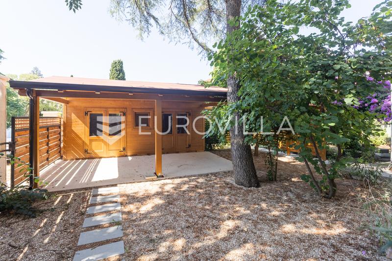 Istria, Pula, apartamento completamente renovado en una villa austrohúngara, a 100 m de la playa. - 39