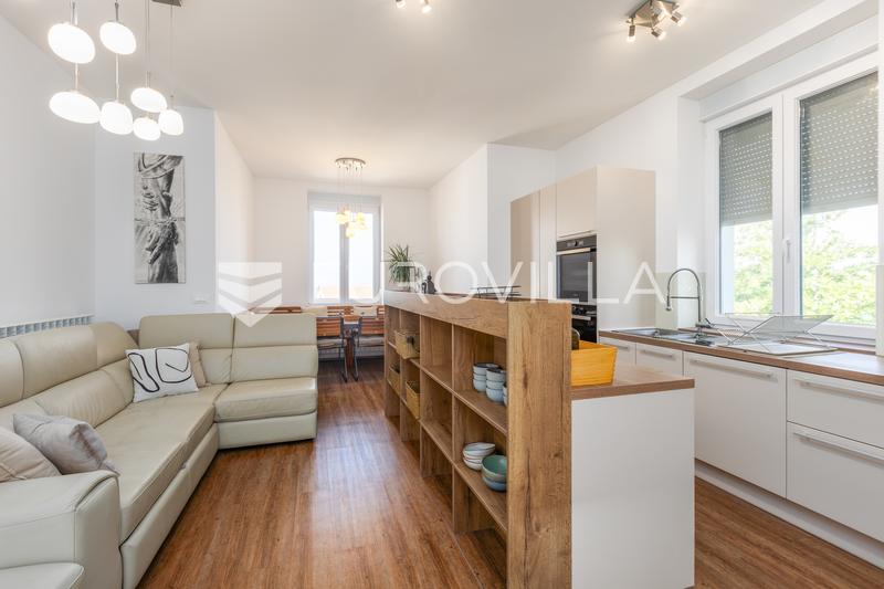 Istria, Pula, apartamento completamente renovado en una villa austrohúngara, a 100 m de la playa. - 2