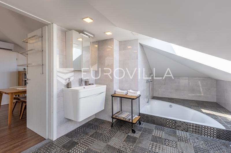 Istria, Pula, apartamento completamente renovado en una villa austrohúngara, a 100 m de la playa. - 23
