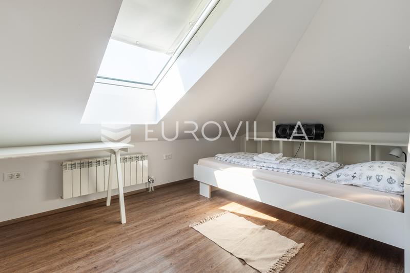 Istria, Pula, apartamento completamente renovado en una villa austrohúngara, a 100 m de la playa. - 20