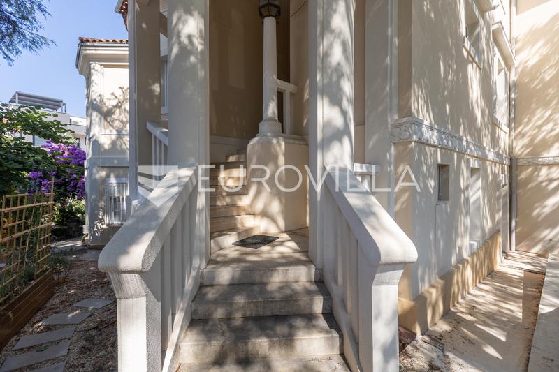 Istria, Pula, apartamento completamente renovado en una villa austrohúngara, a 100 m de la playa. - 34
