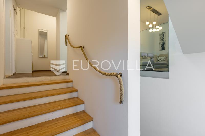 Istria, Pula, apartamento completamente renovado en una villa austrohúngara, a 100 m de la playa. - 7