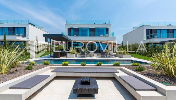 Istria, Poreč, elegant Villa with pool and sea view ( V2 )
