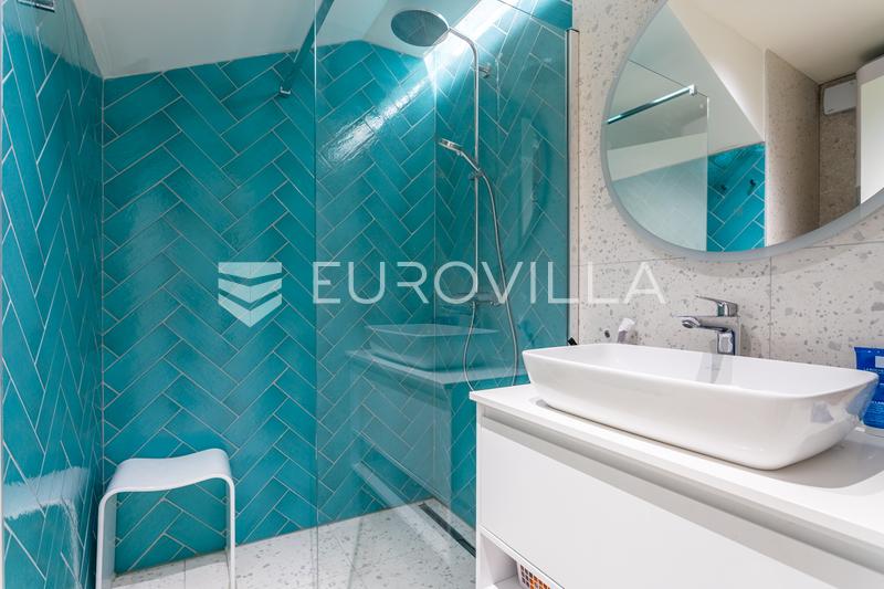 Hvar, een modern nieuw gebouwd huis met een prachtig uitzicht op zee - 8