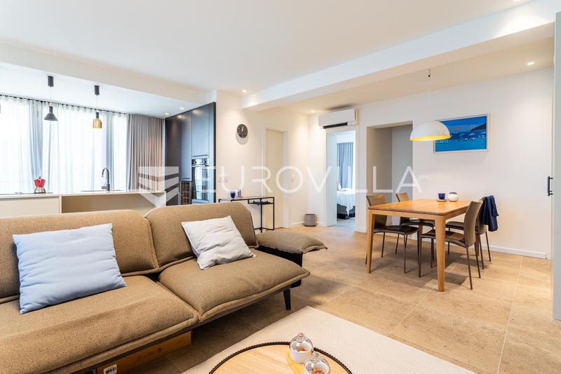 Hvar, een modern nieuw gebouwd huis met een prachtig uitzicht op zee - 5