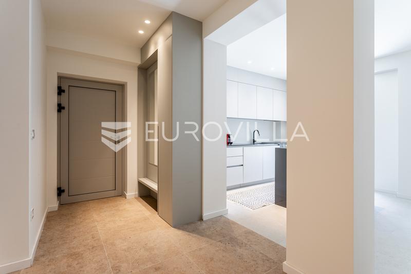 Hvar, een modern nieuw gebouwd huis met een prachtig uitzicht op zee - 14