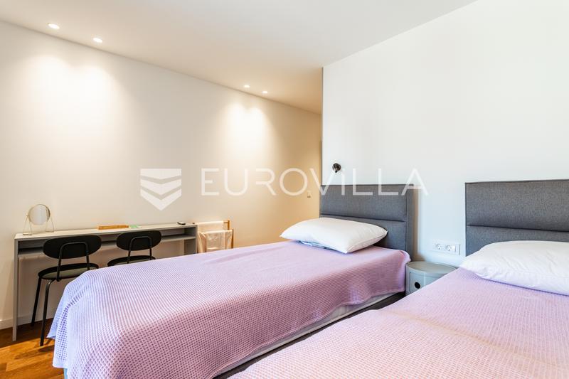 Hvar, een modern nieuw gebouwd huis met een prachtig uitzicht op zee - 17