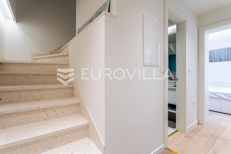 Hvar, een modern nieuw gebouwd huis met een prachtig uitzicht op zee - 9