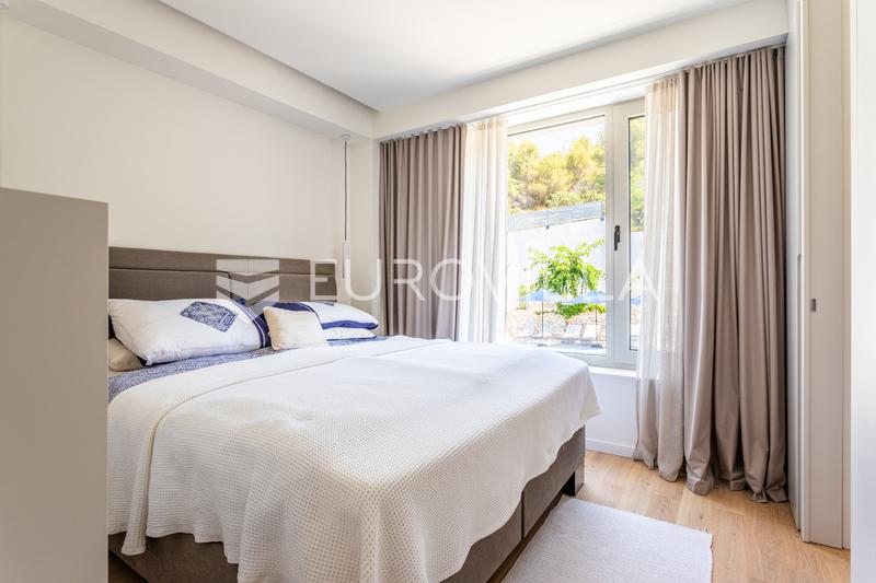Hvar, een modern nieuw gebouwd huis met een prachtig uitzicht op zee - 6