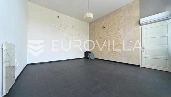 Osijek, Centar grada, iznajmljuje se poslovni prostor u secescijskoj zgradi, 96 m²