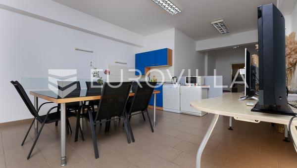 Kastav, espaço comercial, 120 m², rés do chão, duas casas de banho, três salas de trabalho