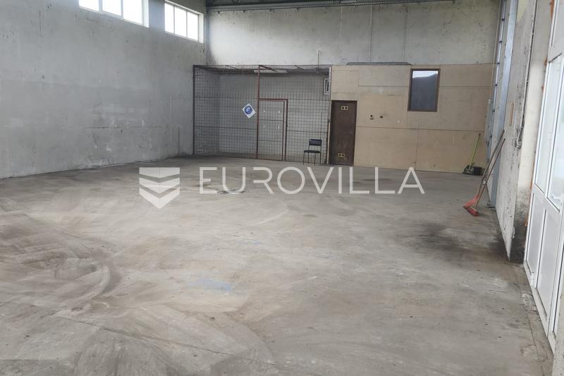 Nasice - Propriété commerciale pour activités de fabrication, d'entreposage ou de services sur 8 100 m² - 11