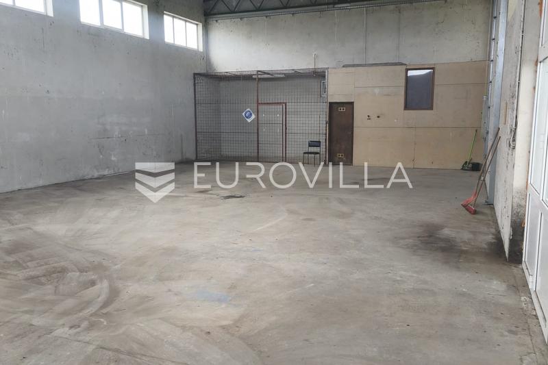 Nasice - Propriété commerciale pour activités de fabrication, d'entreposage ou de services sur 8 100 m² - 10