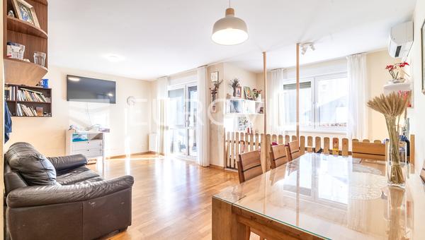 Zagreb, Odra, dvoetažni četverosoban stan s vrtom i 2 parkirna mjesta, 120 m²