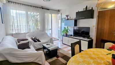 Split-Pujanke'de 79 m²'lik üç yatak odalı daire, binada