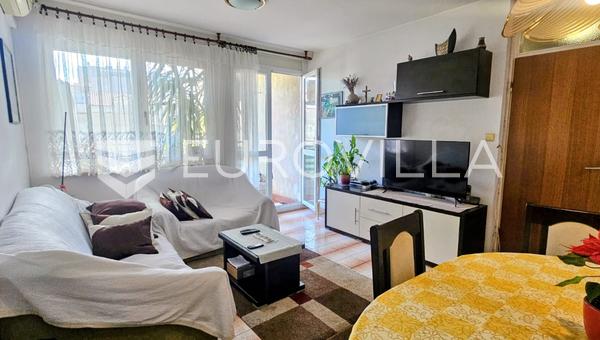 Split, Pujanke trosoban stan od 79 m² u zgradi te ostavu u podrumu