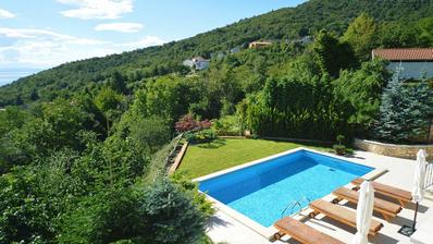 Opatija, Matulji, villa med swimmingpool og panoramaudsigt over havet.