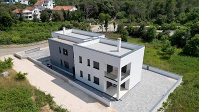 Zadar, Zaton, apartamento de três quartos com terraço na cobertura, a apenas 50 metros do mar