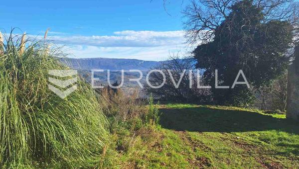 Istria, Gračišće - casa de piedra independiente para renovar con mucho potencial 188 m2