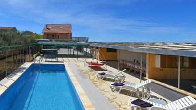 Skradin, Dubravice, huis met 7 appartementen en een groot zwembad, 760 m²