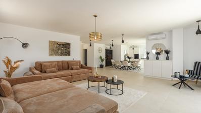 İstria, Tar, yeni inşa edilmiş, asansörlü ve otoparklı, 191 m² genişliğinde üç yatak odalı penthouse