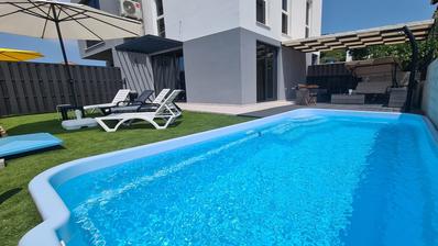 Pag, Stara Novalja, dvojna vila s bazenom na top lokaciji