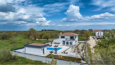 Istrien, Krnica, smuk moderne villa på 135 m² på en stor anlagt have