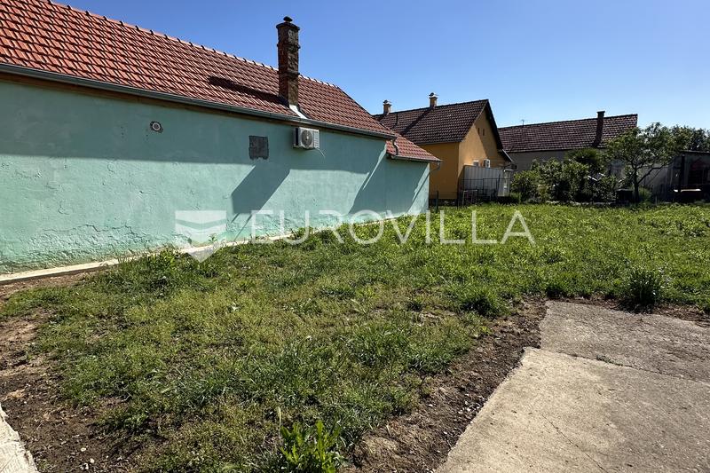 VUKOVAR, SAJMISTE - CASA CON GRANDE TERRENO DI 674 m² - 17
