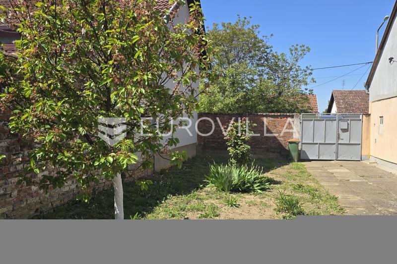 VUKOVAR, SAJMISTE - CASA CON GRANDE TERRENO DI 674 m² - 7
